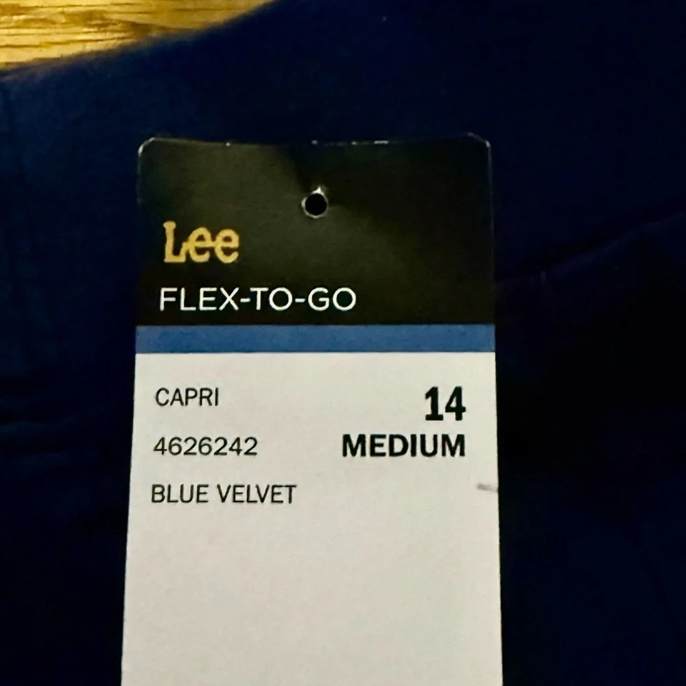 Women New Lee Relaxed Fit Mid Rise Capri Pants Size 14/M​​​​ - Picture 3 of 3